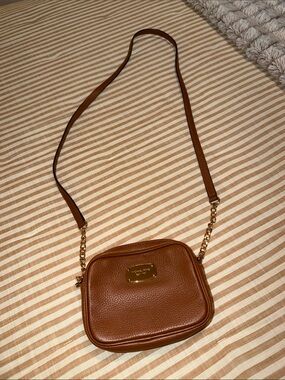Michael Kors Tan Pebbled Leather Small Jet Set Camera Bag